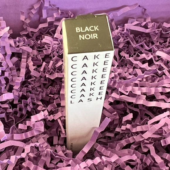 Cake Mascara in Black Noir by Roen - Picture 13 of 13